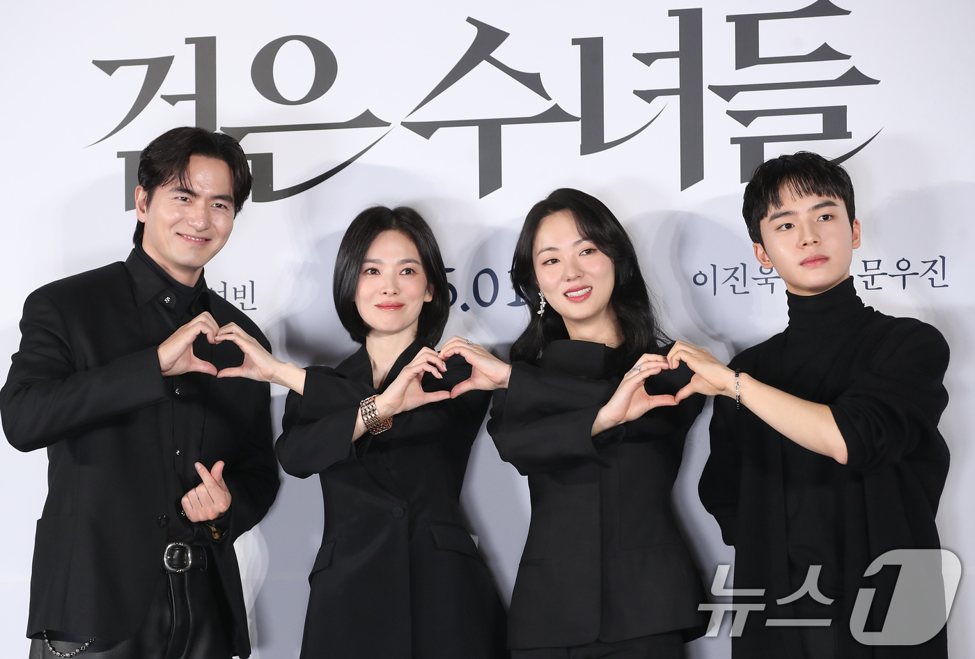 검은 창문